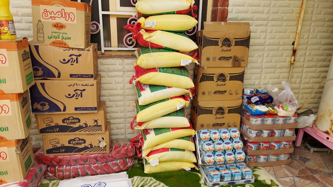 توزیع 25 بسته مواد غذایی بین خانواده های کم بضاعت با حمایت ستاد اجرایی فرمان امام(ره)استان/تصاویر