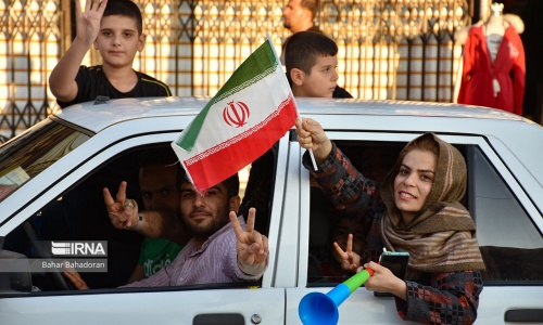 شادی مردم یاسوج پس از پیروزی تیم ملی فوتبال/تصاویر