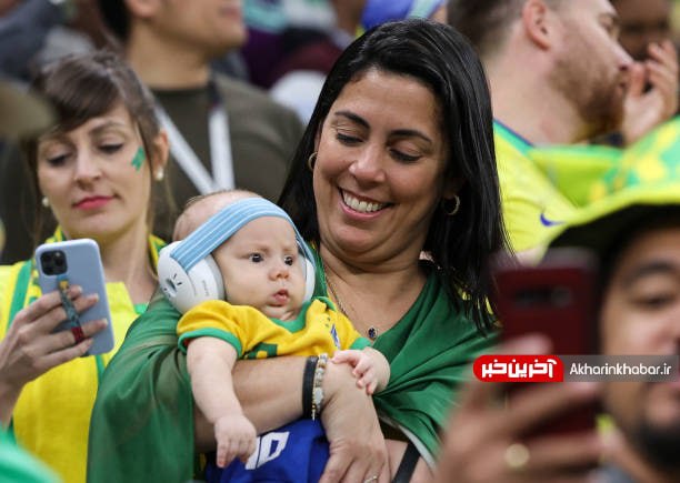 کوچکترین تماشاگر بازی برزیل و صربستان + عکس