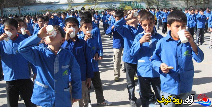 توزیع تغذیه رایگان در مدارس مناطق محروم
