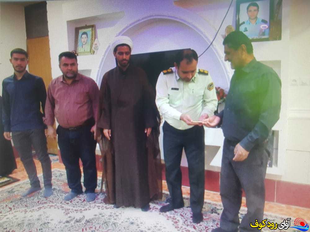 دیدار فرمانده انتظامی بهمئی با خانواده شهید امنیت + تصاویر