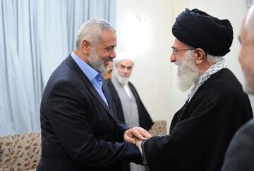 آیت الله خامنه ای:خونخواهی مهمان عزیزمان را وظیفه‌ خود می‌دانیم