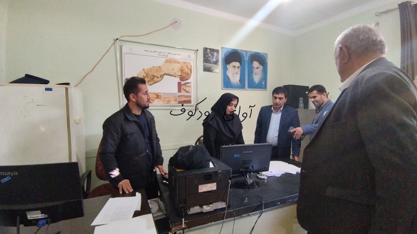 فرماندار لنده سرزده از ادارات شهر لنده بازدید کرد فرماندار لنده سرزده از ادارات شهر لنده بازدید کرد