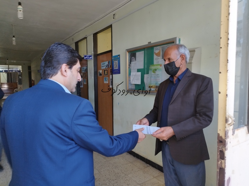 فرماندار لنده سرزده از ادارات شهر لنده بازدید کرد فرماندار لنده سرزده از ادارات شهر لنده بازدید کرد