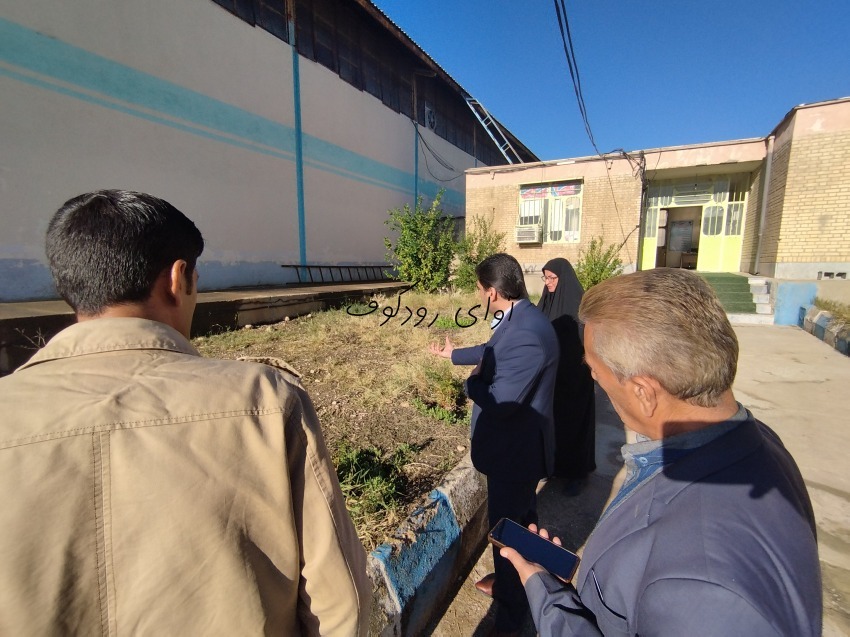 فرماندار لنده سرزده از ادارات شهر لنده بازدید کرد فرماندار لنده سرزده از ادارات شهر لنده بازدید کرد