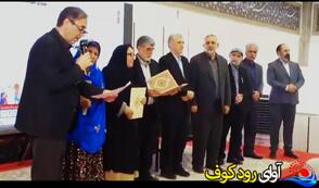 مرضیه دهقان نویسنده برتر ایثار و مهربانی در نمایشگاه کتاب